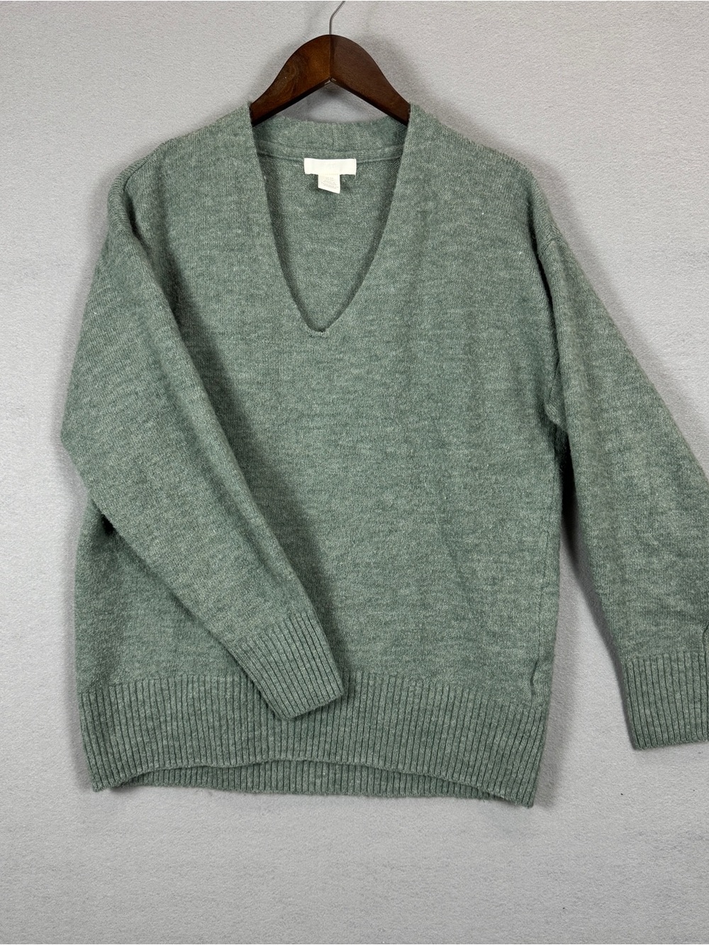 H&M Women's XS Green V-Neck Knit Sweater Wool Blend Long Sleeve Pullover